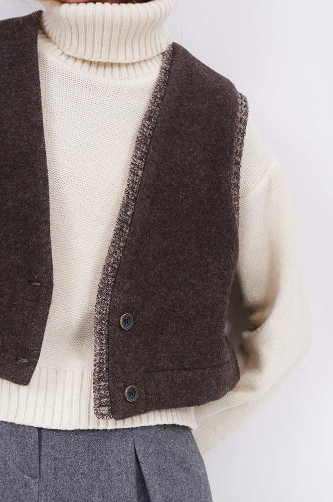 Камізелька з дов'язом брунатний (КА 102)